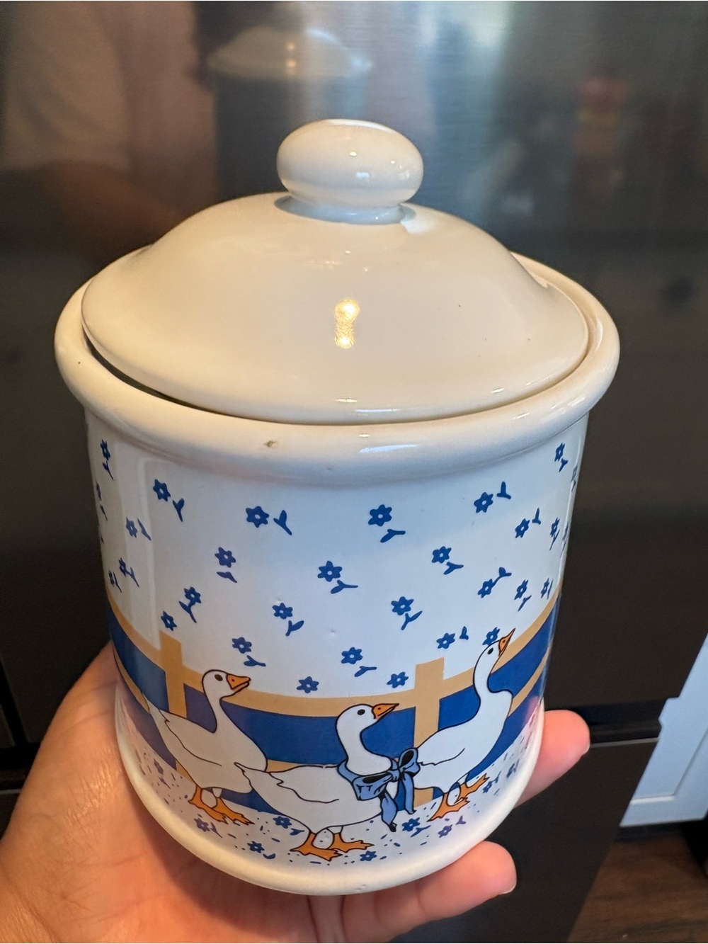 Vintage 80’s Blue Ribbon Country Geese Small Ceramic Canister 7”x5” w/ Lid EUC - Picture 3 of 16